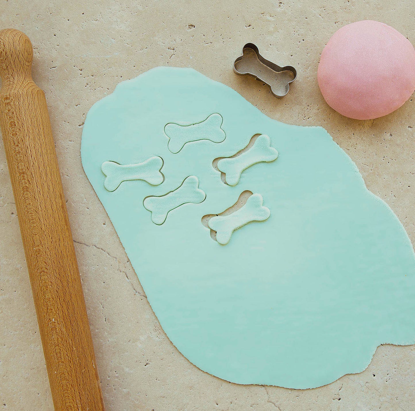 Dog-Friendly-Fondant-Recipe-with-Dog-Icing-Mix